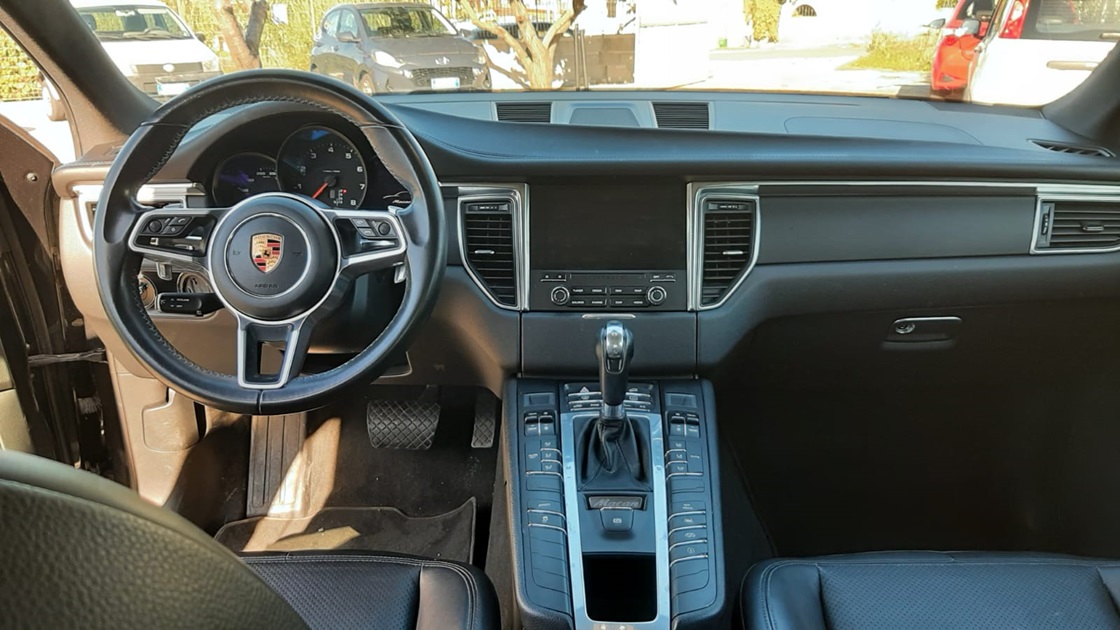 Porsche Macan 2.0 benzina 252cv anno 07-2018