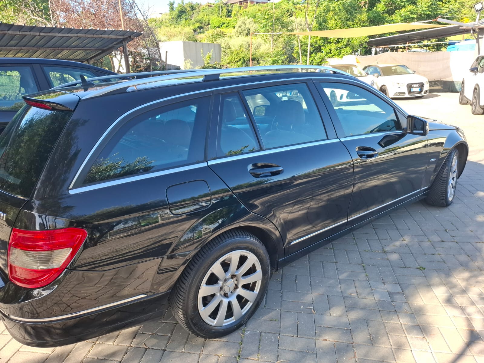 Mercedes Classe C220 Station Wagon, versione BlueEfficiency con cambio automatico