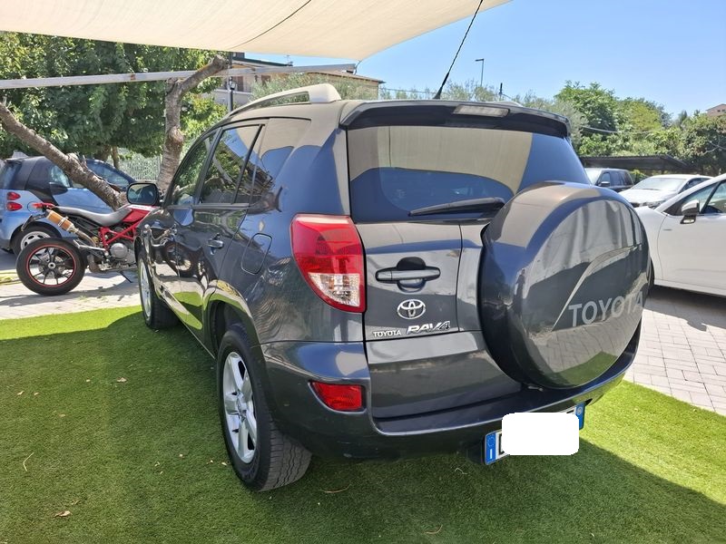 Toyota Rav 4 2.2 D 136cv anno 07-2006 