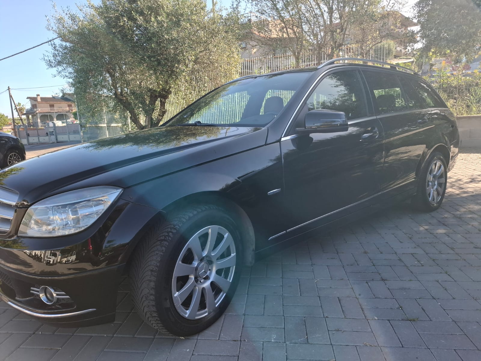 Mercedes Classe C220 Station Wagon, versione BlueEfficiency con cambio automatico