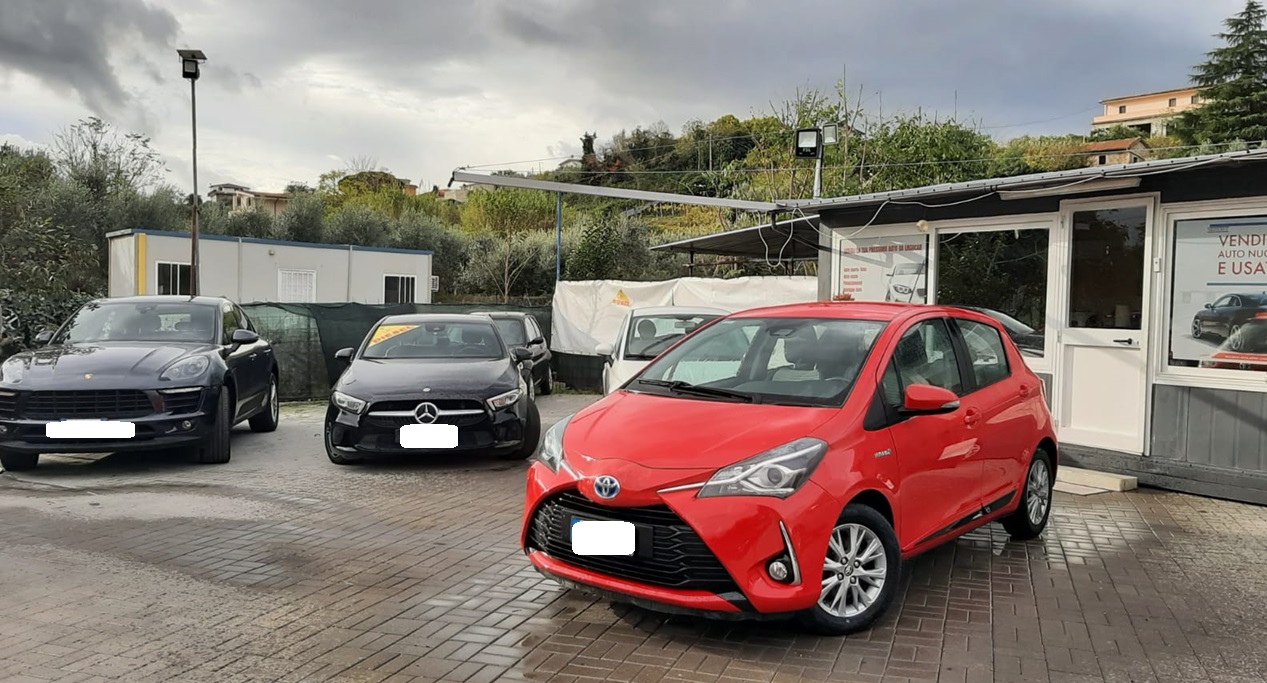 Toyota Yaris 1.5 Hybrid Cool Automatica anno 2017