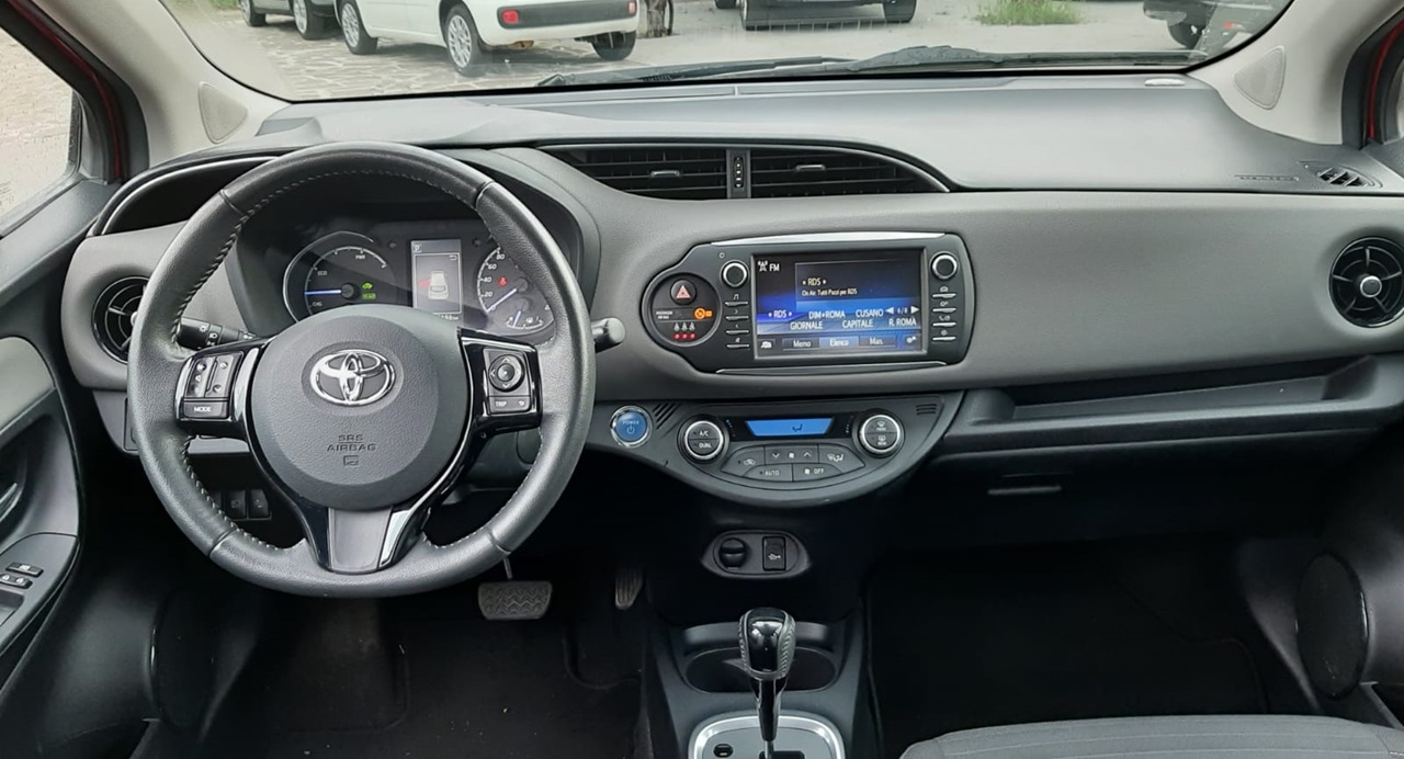 Toyota Yaris 1.5 Hybrid Cool Automatica anno 2017