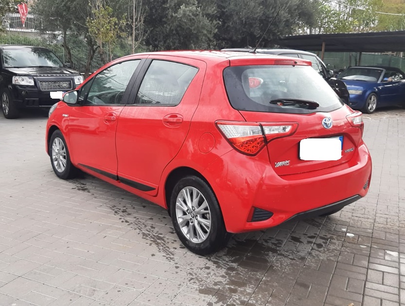 Toyota Yaris 1.5 Hybrid Cool Automatica anno 2017