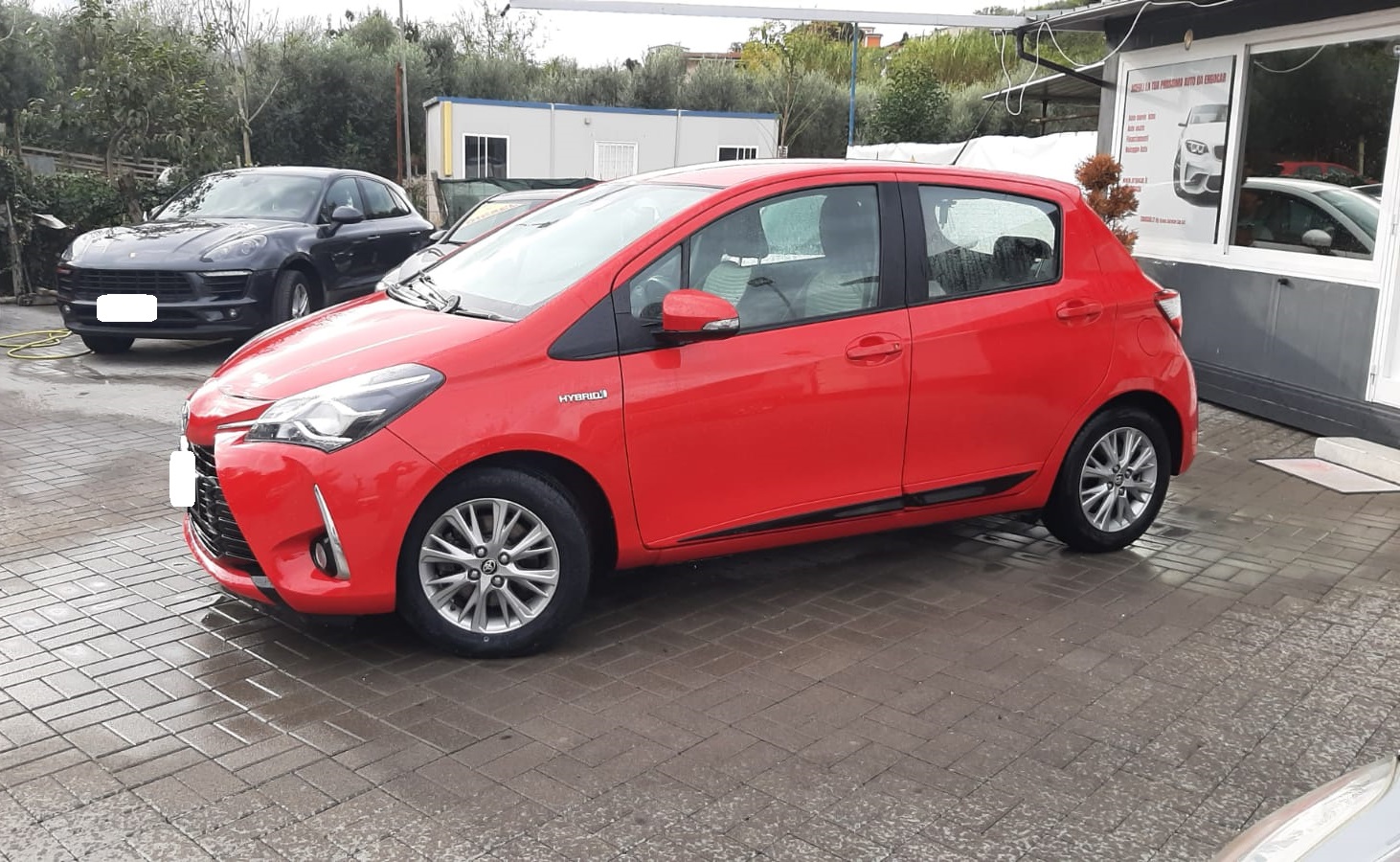 Toyota Yaris 1.5 Hybrid Cool Automatica anno 2017