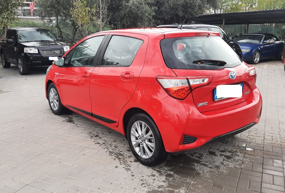 Toyota Yaris 1.5 Hybrid Cool Automatica anno 2017