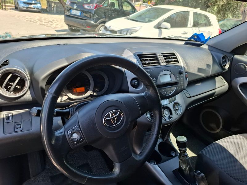 Toyota Rav 4 2.2 D 136cv anno 07-2006 