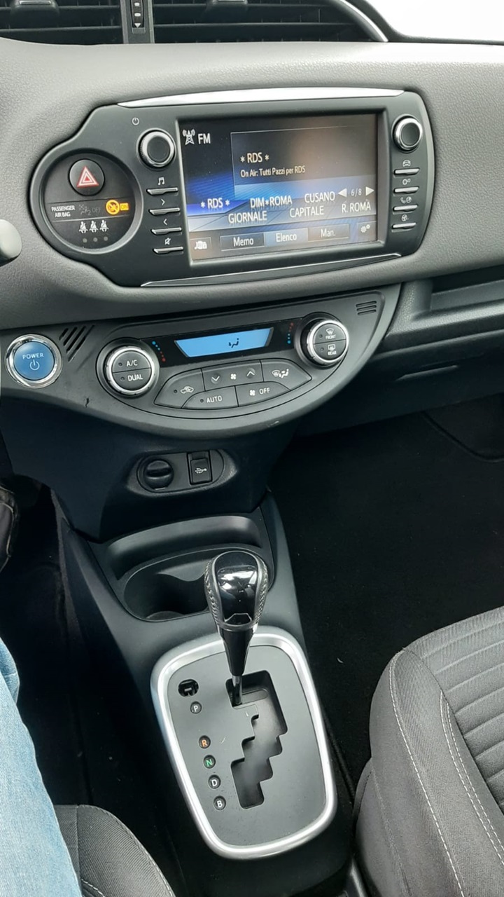 Toyota Yaris 1.5 Hybrid Cool Automatica anno 2017