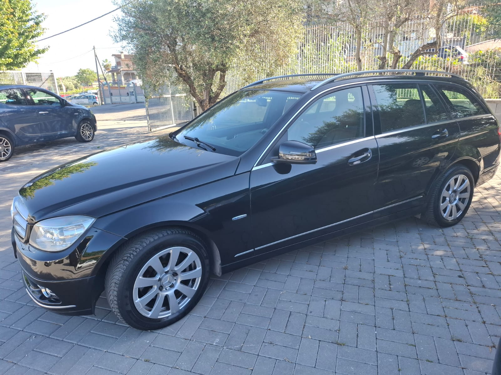 Mercedes Classe C220 Station Wagon, versione BlueEfficiency con cambio automatico