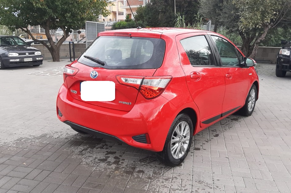 Toyota Yaris 1.5 Hybrid Cool Automatica anno 2017
