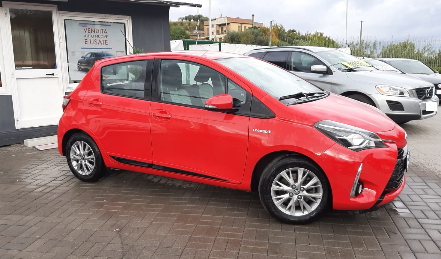 Toyota Yaris 1.5 Hybrid Cool Automatica anno 2017