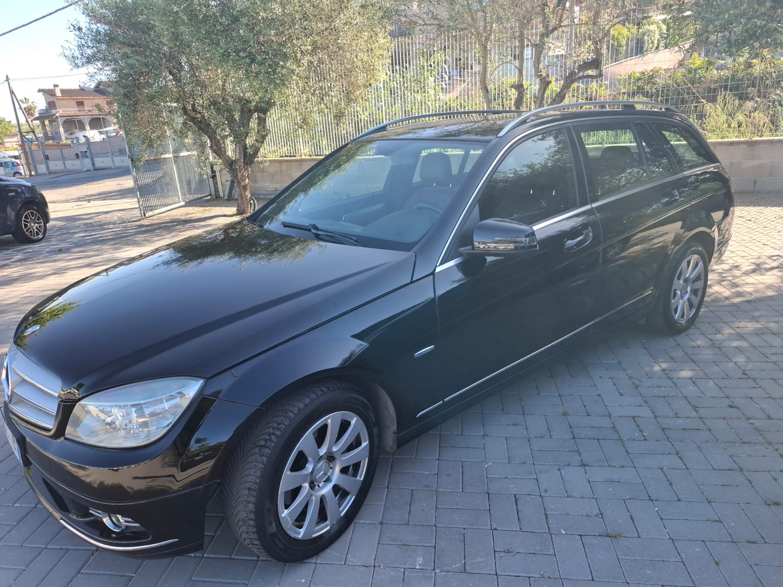 Mercedes Classe C220 Station Wagon, versione BlueEfficiency con cambio automatico