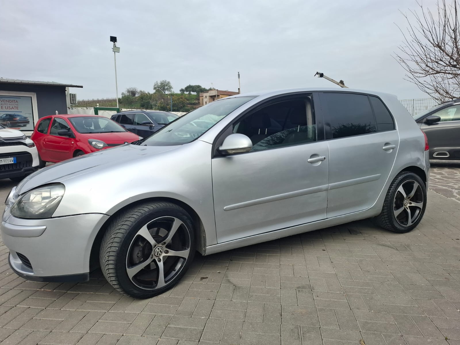 Volkswagen Golf 5 1.9 TDI 105CV Sport line  Neopatentati – Garanzia 12 mesi