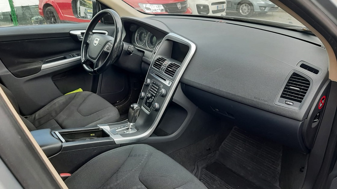 Volvo XC60 2.4 d4 (d3) Kinetic awd 163cv geartronic anno 05-2011