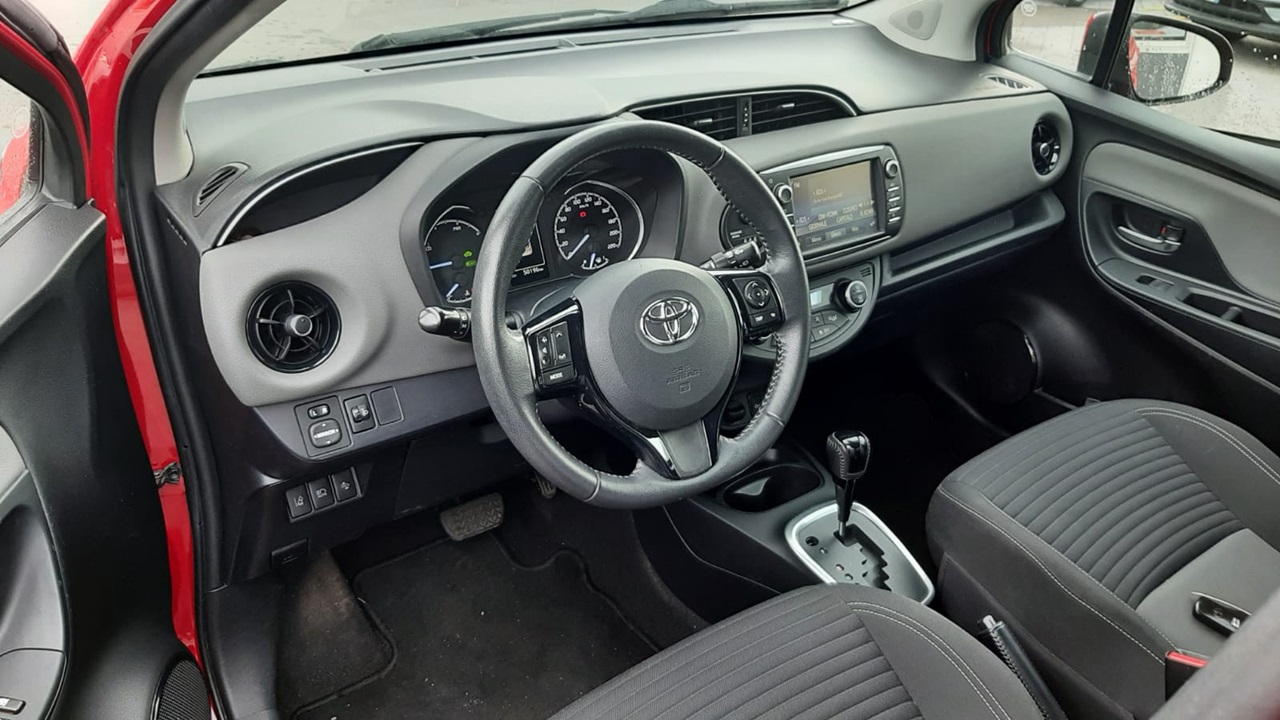 Toyota Yaris 1.5 Hybrid Cool Automatica anno 2017